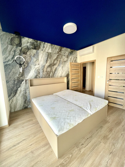 Exkluzívne! Prenajmem 3 izbový byt s veľkou terasou v Nových Zámkoch