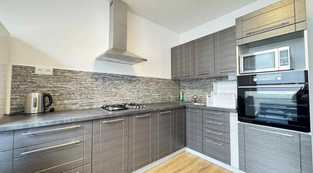 Exkluzívne! Prenajmem 1 izbový byt s balkónom v Nových Zámkoch