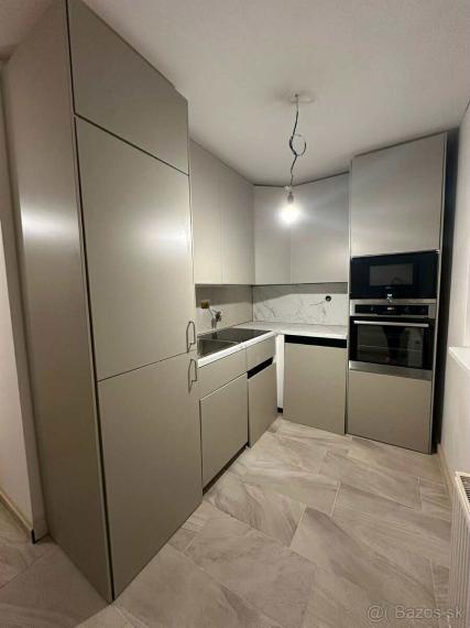 Prenajmem prerobený 2 izbový byt s balkónom v Nových Zámkoch