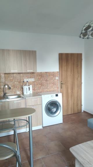 Prenajmem garsónku s balkónom v Nových Zámkoch