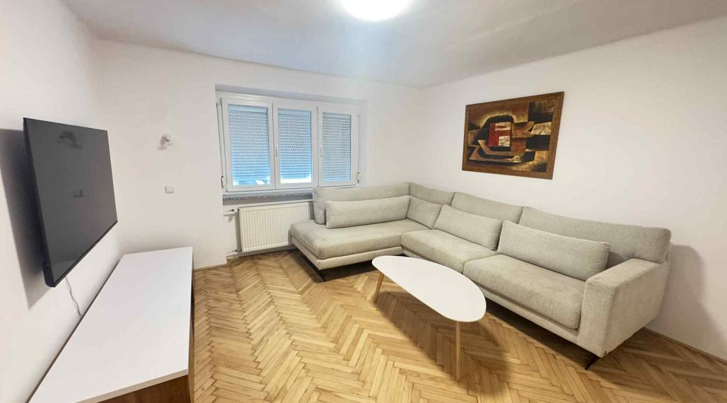 Prenajmem 2 izbový byt v centre v Nových Zámkoch