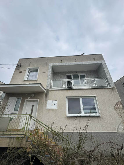 Exkluzívne! Predám rodinný dom s garážou v obci Bešeňov