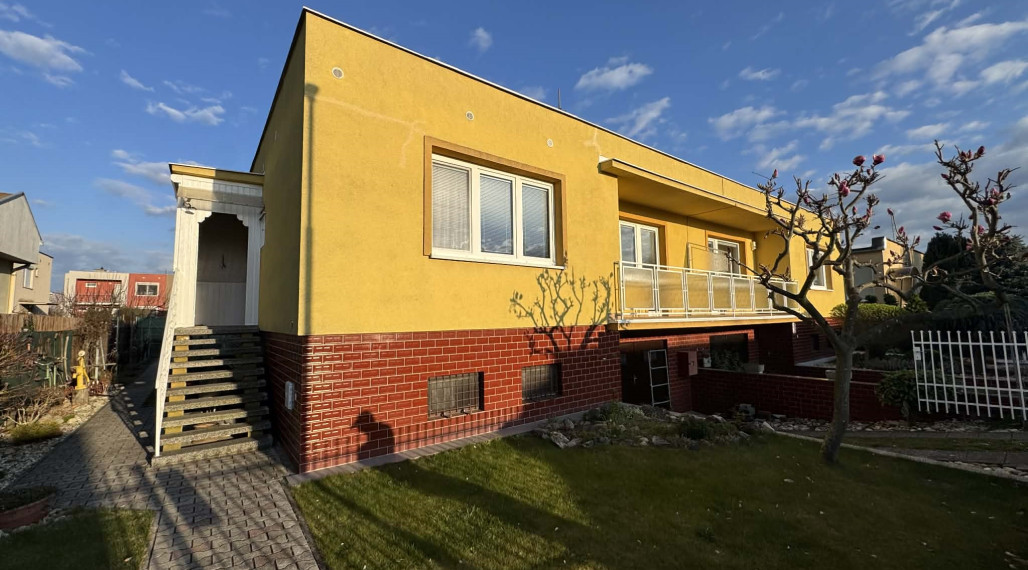 Exkluzívne! Predám 4 izbový rodinný dom v tichej lokalite v Nových Zámkoch