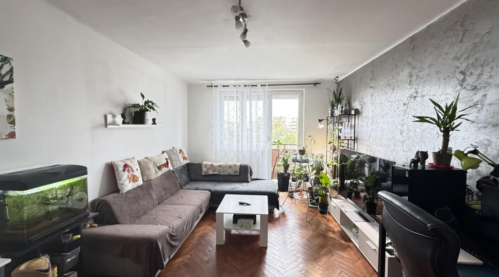 Znížena cena! Predám 2 izbový byt s balkónom v Nových Zámkoch