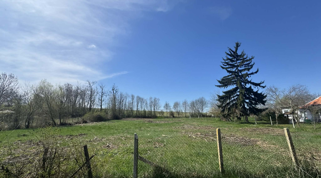 Predám stavebný pozemok v obci Bardoňovo