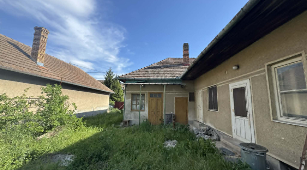 Exkluzívne! Predám starší dom v obci Bánov