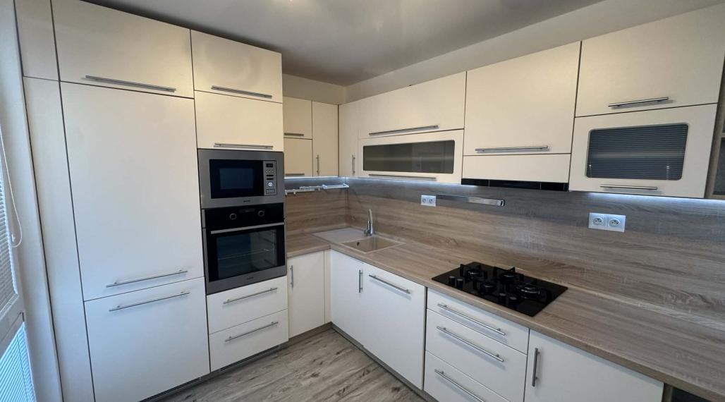 Prenajmem pekný 2 izbový byt s balkónom v Nových Zámkoch