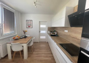Prenajmem pekný 3 izbový byt s balkónom v Nových Zámkoch - fotografia 1