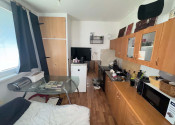 Exkluzívne! Predám 1 izbový byt s balkónom v Nových Zámkoch - fotografia 3