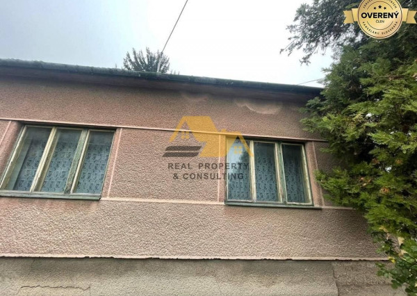 Znížená cena! Predám tehlový rodinný dom v Nových Zámkoch