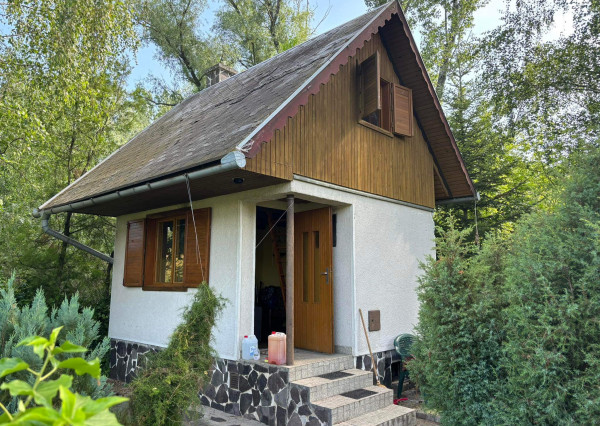 Predám chatu v Úľanoch nad Žitavou