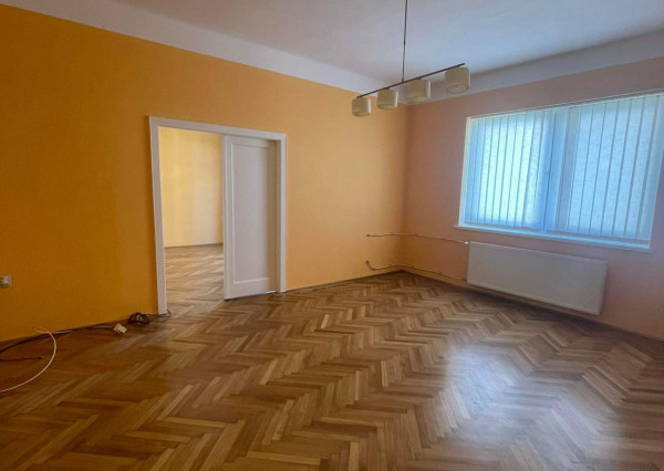 Predám veľký 4 izbový byt v Nových Zámkoch