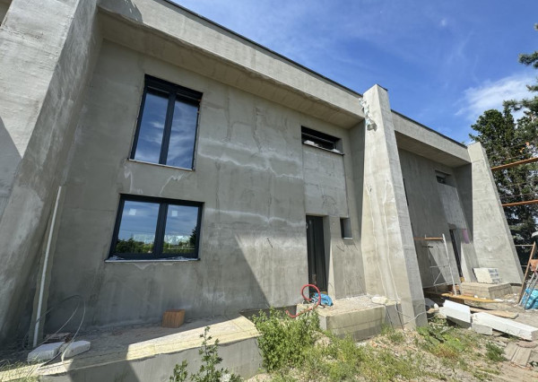 Predám novostavbu v radovej zástavbe v Nových Zámkoch