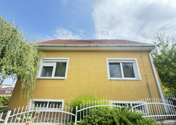 Exkluzívne! Predám apartmánový dom v obci Podhájska