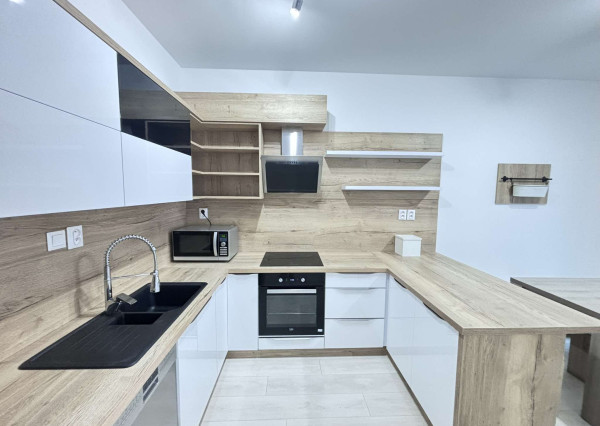 Prenajmem veľký 3 izbový byt v Nových Zámkoch