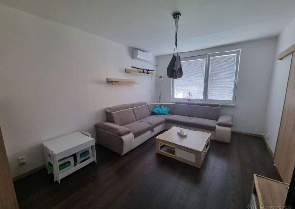 Predám 3 izbový byt s balkónom v Nových Zámkoch