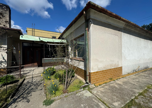 Znížená cena!Predám rodinný dom v obci Dvory nad Žitavou