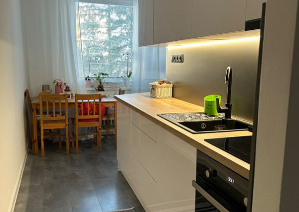Prenajmem pekný 2 izbový byt s balkónom v Nových Zámkoch