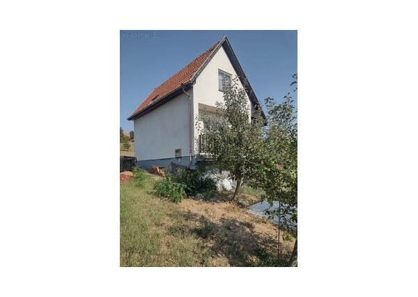 Predám poschodovú chatu v obci Jelenec