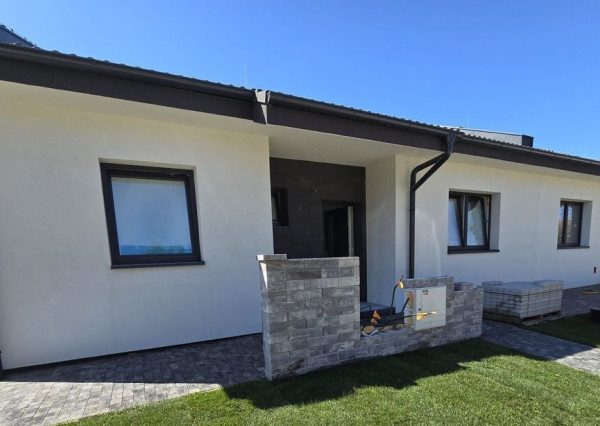 Predám novostavbu v radovej zástavbe v obci Selice