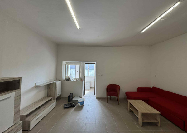 Prenajmem 1 izbový byt v Nesvadoch