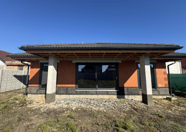 Znížená cena! Predám novostavbu rodinného domu v Šuranoch