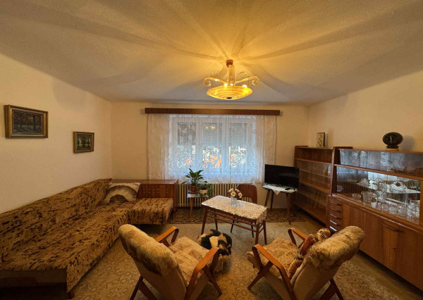 Exkluzívne! Prenajmem 3 izbový byt v centre v Nových Zámkoch