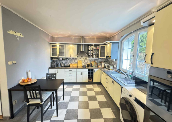 Rodinný dom s bazénom v Nových Zámkoch