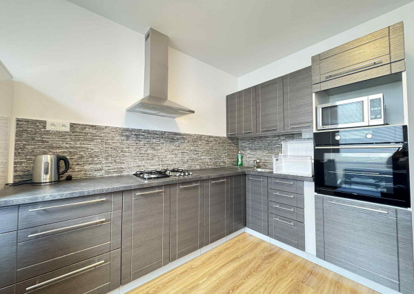 Exkluzívne! Prenajmem 1 izbový byt s balkónom v Nových Zámkoch