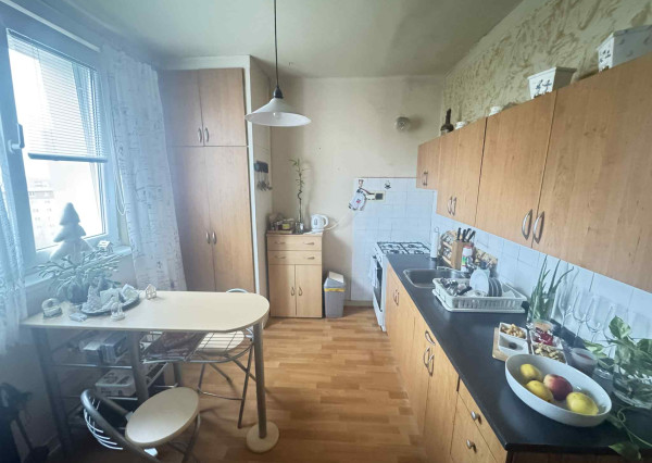 Predám 3 izbový byt s balkónom v Nových Zámkoch