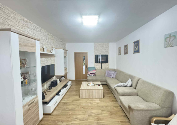 Predám prerobený 3 izbový byt na sídlisku Juh v Nových Zámkoch