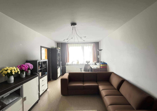 Predám 3 izbový byt s balkónom na sídlisku Juh v Nových Zámkoch