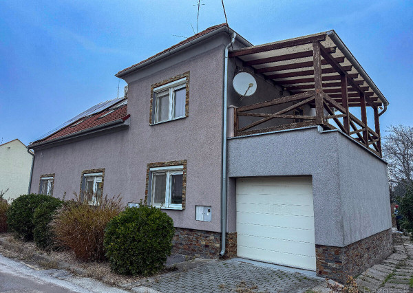 Predám prerobený rodinný dom v Nových Zámkoch