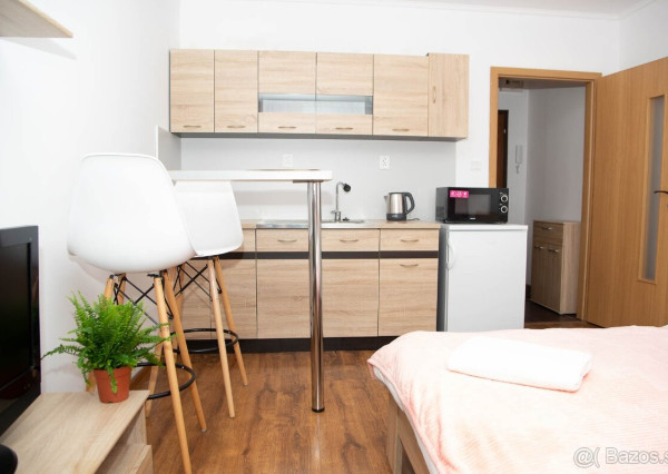 Predám zariadenú garsónku v Nových Zámkoch