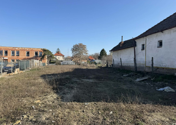 Predám stavebný pozemok v Hurbanove