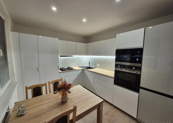 Prenajmem zariadený 3 izbový byt v Nových Zámkoch