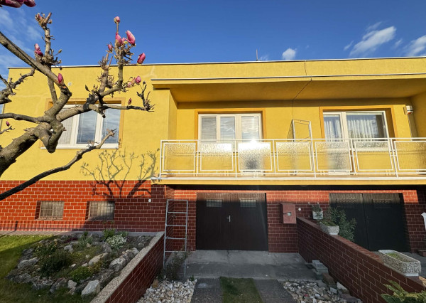 Exkluzívne! Predám 4 izbový rodinný dom v tichej lokalite v Nových Zámkoch