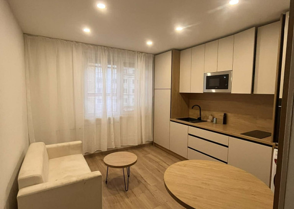 Prenajmem prerobený 1 izbový byt s balkónom v Nových Zámkoch