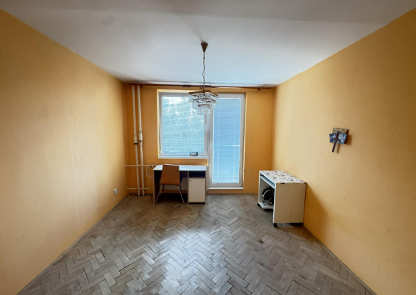 Predám 2 izbový byt s veľkým balkónom blízko centra v Nových Zámkoch