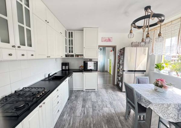 Predám pekný 3 izbový byt s balkónom v Nových Zámkoch
