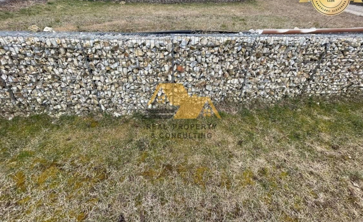 Predám stavebný pozemok v obci Podhájska - fotografia 1