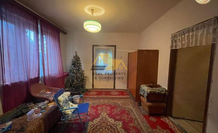 Predám rodinný dom s veľkým pozemkom v obci Imeľ - fotografia 1