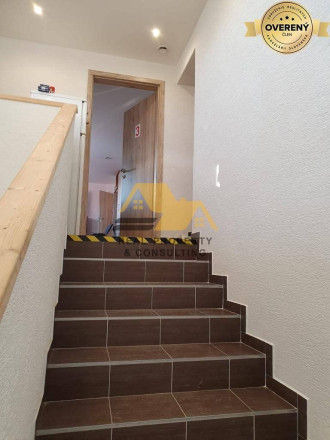 Predám podnikateľský objekt v Komjaticiach - fotografia 3