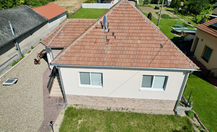 Predám zrekonštruovaný rodinný dom v obci Podhájska - fotografia 10