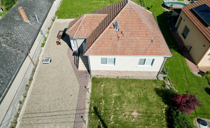 Predám zrekonštruovaný rodinný dom v obci Podhájska - fotografia 5