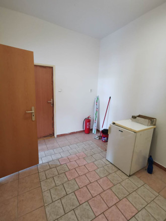 Prenajmem obchodný priestor v Nových Zámkoch - fotografia 3