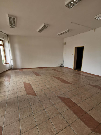 Prenajmem obchodný priestor v Nových Zámkoch - fotografia 2