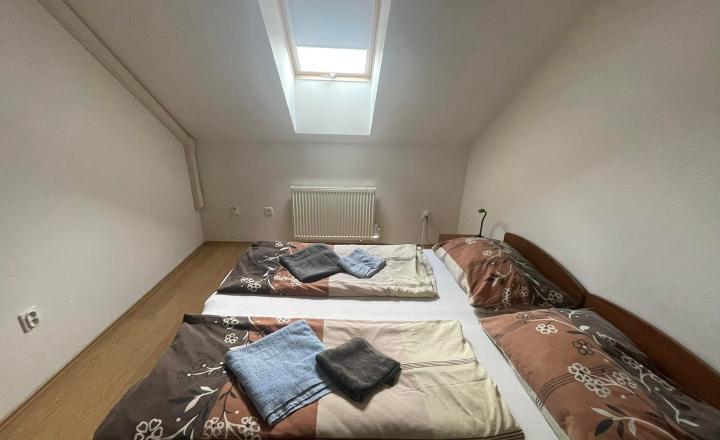 Výhodná ponuka! Apartmán neďaleko kúpaliska v obci Podhájska - fotografia 2