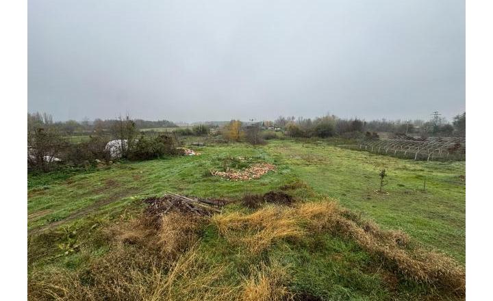 Predám rozostavanú budovu s pozemkom v Hurbanove - fotografia 7