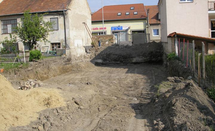 Predám polyfunkčnú budovu v Nových Zámkoch - fotografia 5